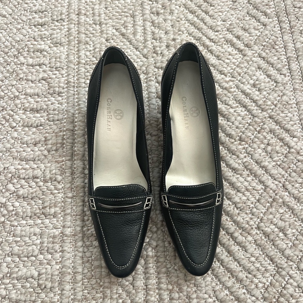 Cole Haan Black Pebbled Leather Loafer Pumps White Stitching Heels 7.5 AA DI9089